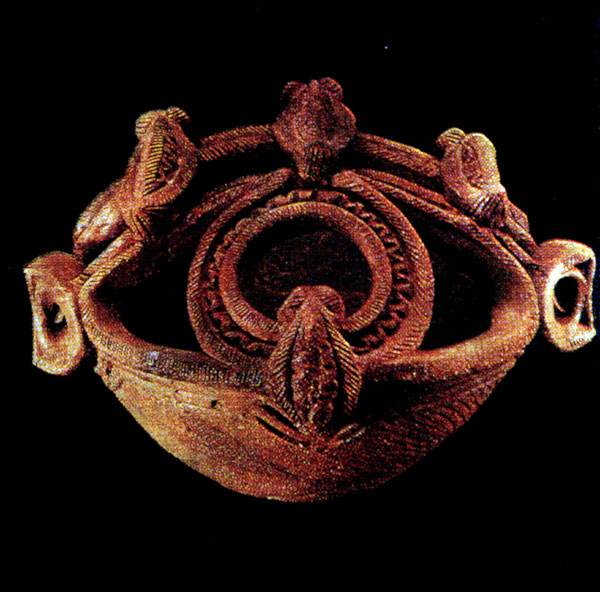 1. Сосуд типа Тонаи. Керамика. III - II тыс. до н. э. Из раскопок в префектуре Нагано. Цветная