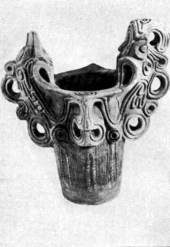 2. Сосуд типа Сори. Керамика. III - II тыс. до н. э. Из раскопок в префектуре Нагано
