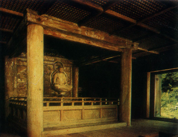 96. Интерьер храма Дайдо монастыря Фукидэра. XII в. Цветная