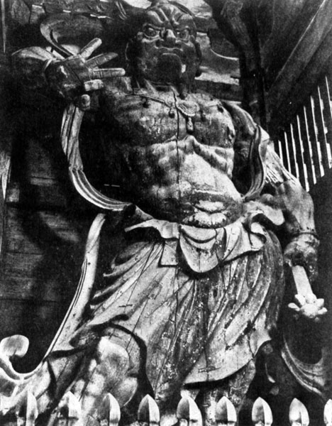 107. Статуи Нио. Раскрашенное дерево. 1203-1204 гг. Ворота Нандаймон монастыря Тодайдзи в Наре. Фрагмент