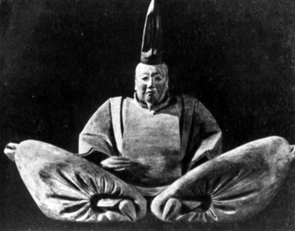 117. Статуя Уэсуги Сигэфуса. Раскрашенное дерево. XIII в. Монастырь Мэйгэцуин в Камакуре
