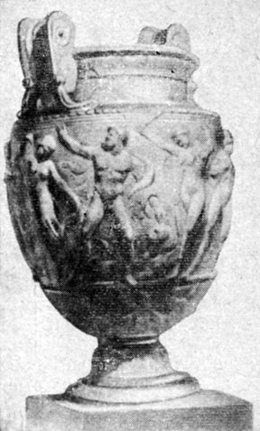 Рис. 29. Античная ваза с тематическим барельефом