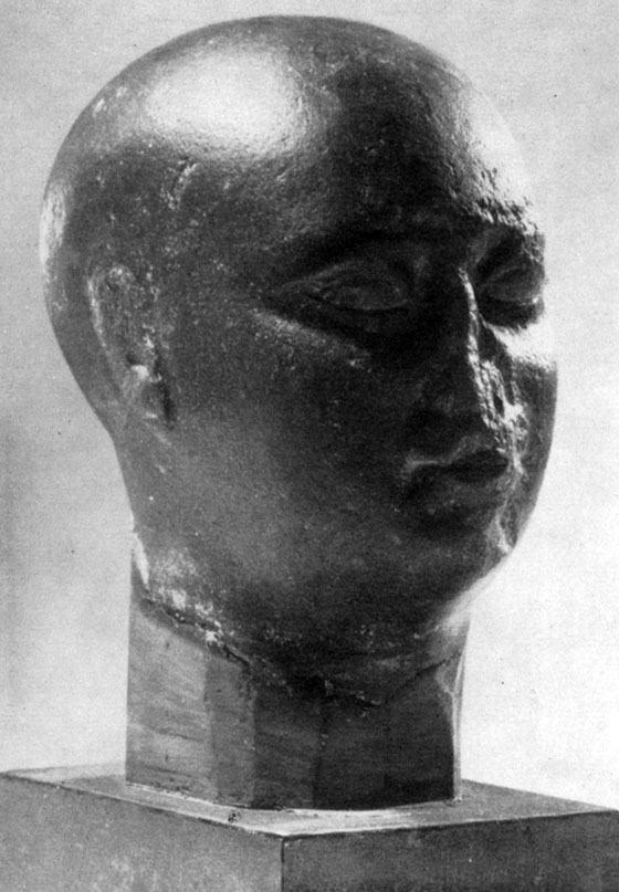 Рис. 79. Голова статуи мужчины. Гранит