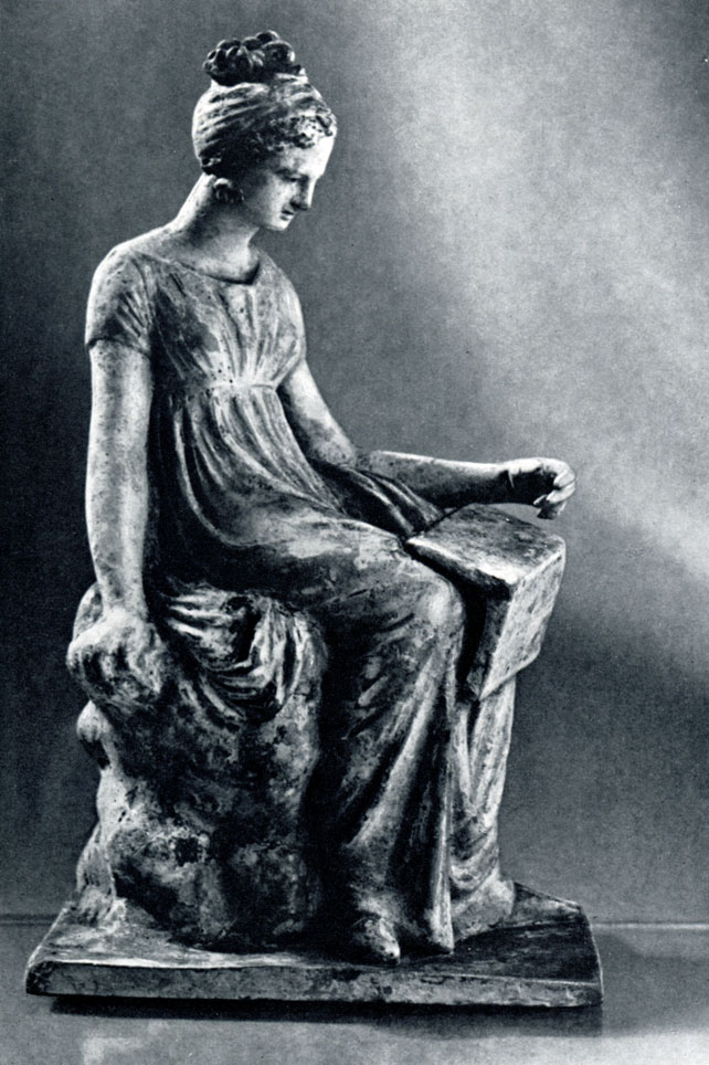 Сидящая женщина с диптихом